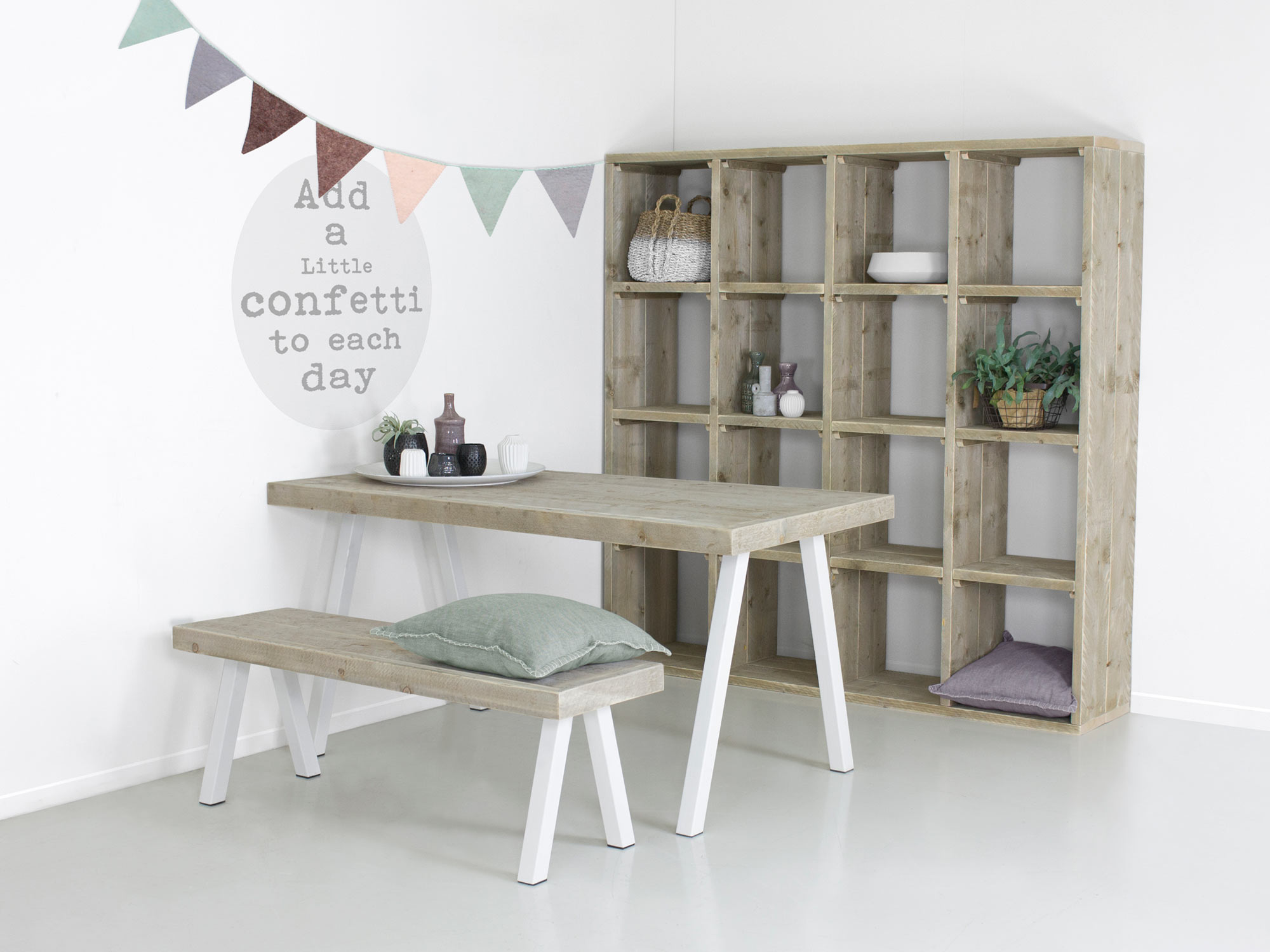 Industriële tafel met witte stalen poten Ella | FØRN meubelen Industriële tafel met witte stalen poten Ella | FØRN meubelen